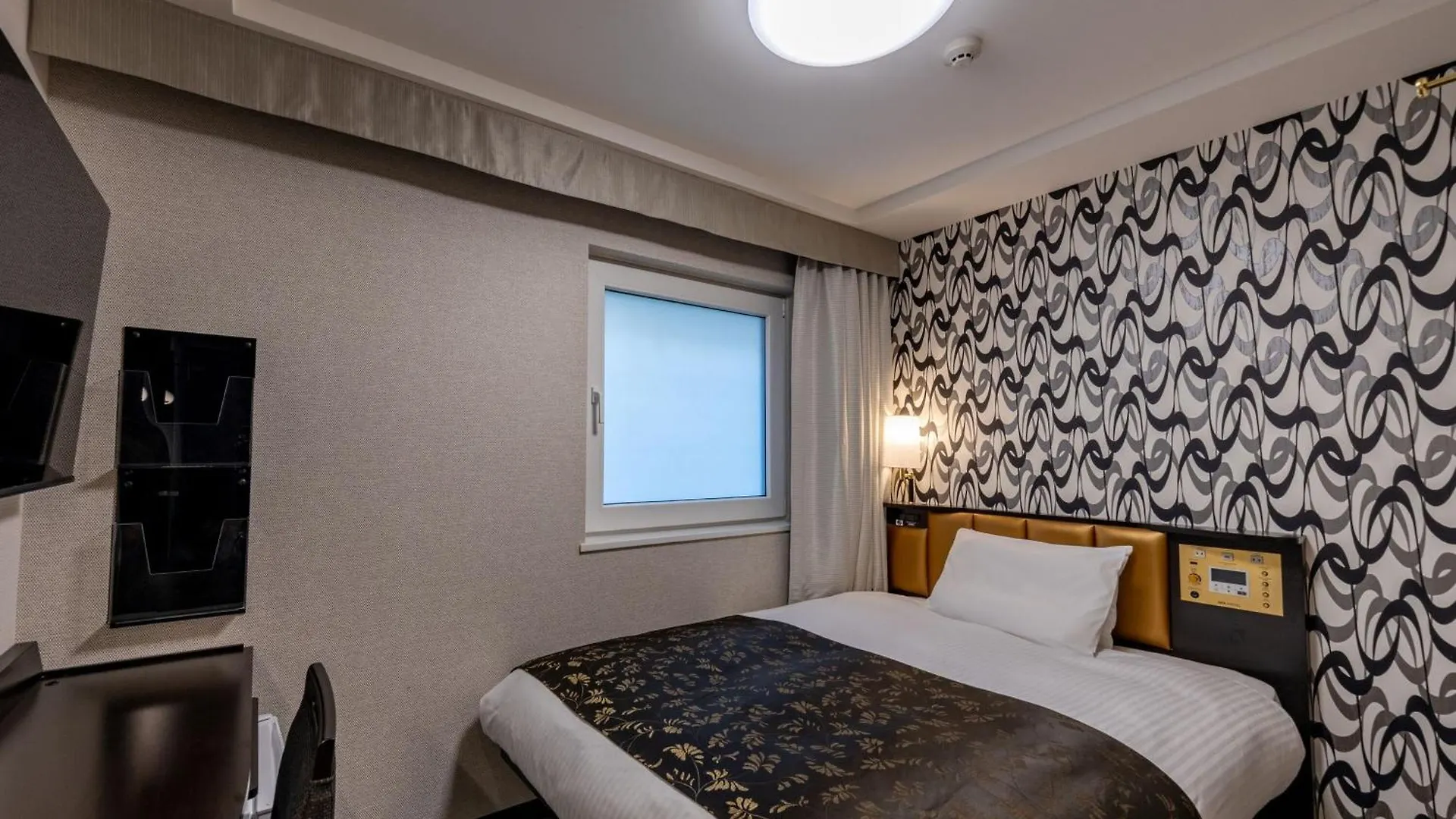 Apa Hotel & Resort Osaka Namba Ekimae Tower 3*,  Japan